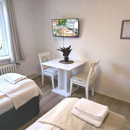 Zentrale 3-Zimmer Wohnung Mit Balkon - Perfekt Fuer Monteure Und Familien Neumünster Exterior foto