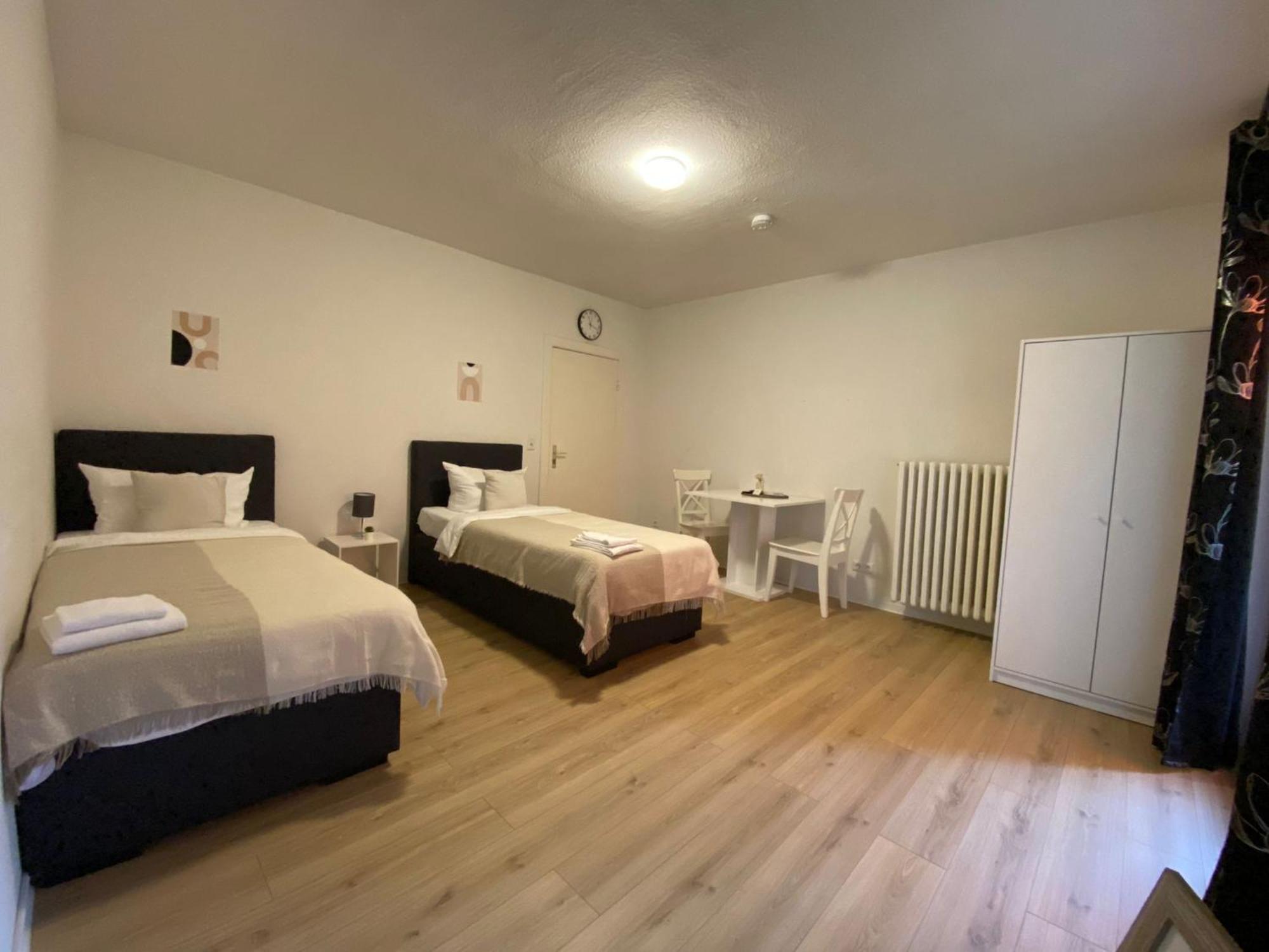 Zentrale 3-Zimmer Wohnung Mit Balkon - Perfekt Fuer Monteure Und Familien Neumünster Exterior foto